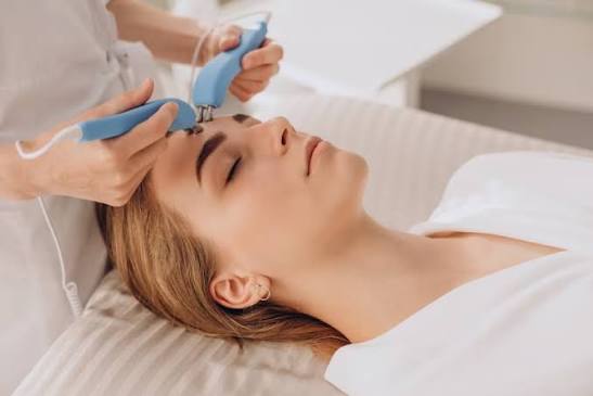 Why Is Choosing the Right Laser Clinic Important for Your Skin and Hair Care?